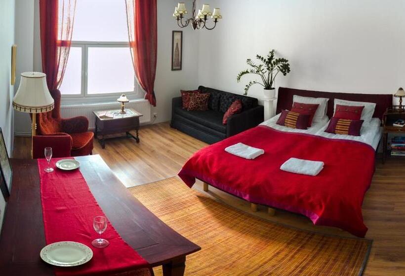 スタンダードスタジオ, Salpalinjan Hovi