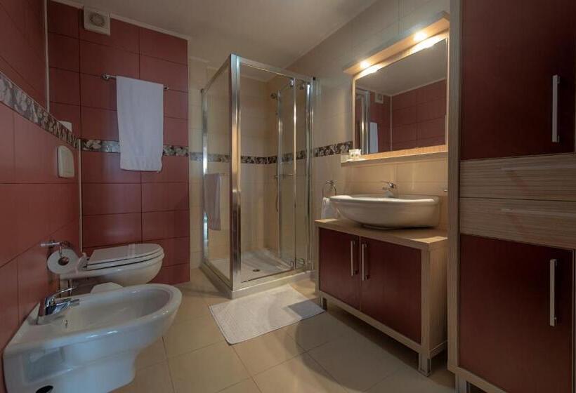 דירת דלוקס 2 חדרי שינה עם נוף לים, Samali Residence