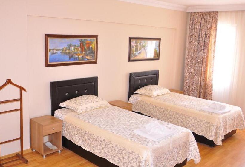 バルコニー付スタンダード４ベッドルーム, Emsa Otel Maltepedeki Eviniz