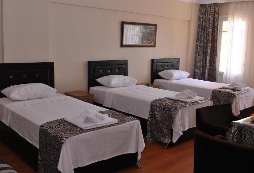 バルコニー付スタンダード４ベッドルーム, Emsa Otel Maltepedeki Eviniz
