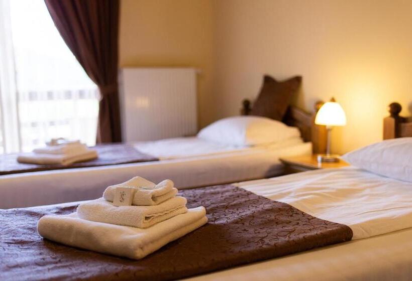 Standard Triple Room, Pensiunea Heveder