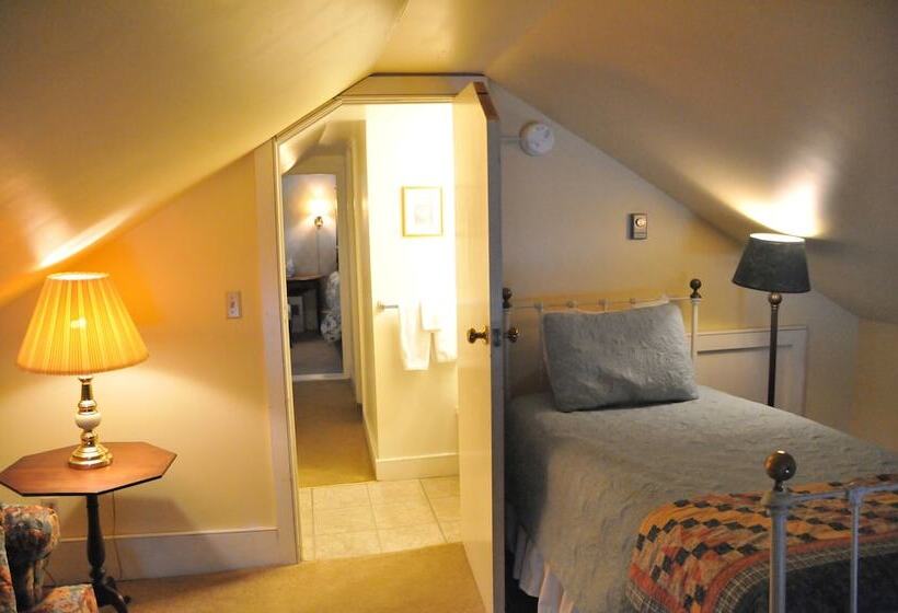 جناح كلاسيكي, Strong House Inn