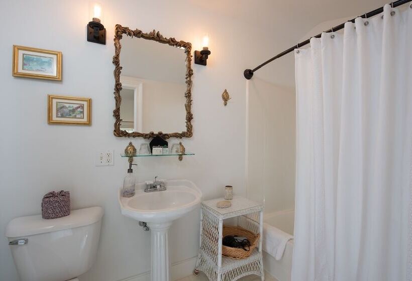 غرفة ديلوكس مزودة بشرفة, Strong House Inn