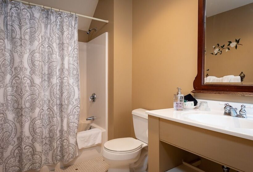 غرفة ديلوكس مزودة بشرفة, Strong House Inn