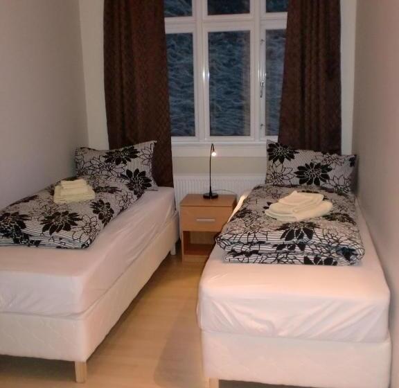 اتاق استاندارد با سرویس بهداشتی مشترک, Guesthouse Tilraun