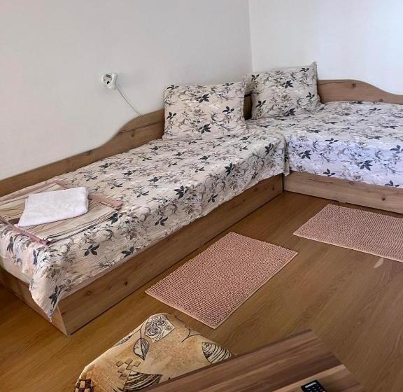 Апартаменты 2 Спальни с Террасой, Mavrova Guest House