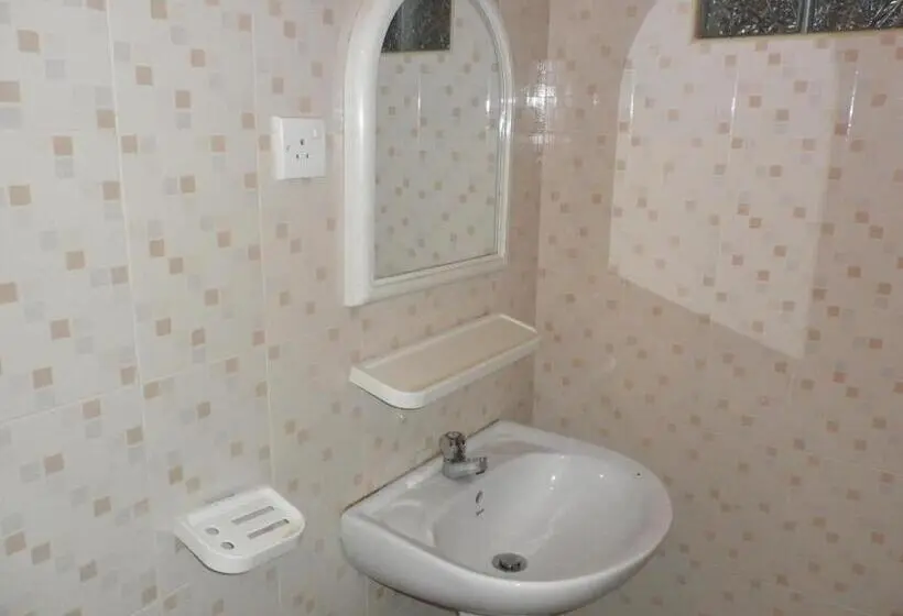 Chambre Triple Basique, Mccarthy Guesthouse