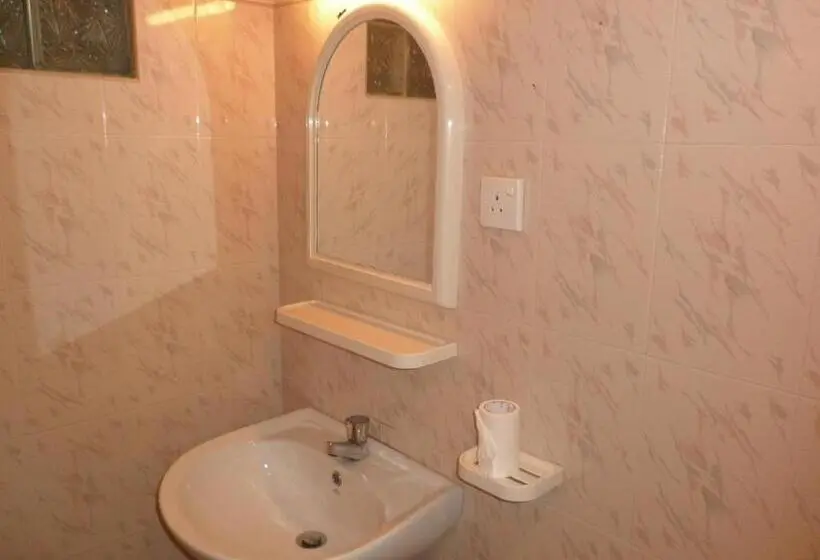 Chambre Triple Basique, Mccarthy Guesthouse
