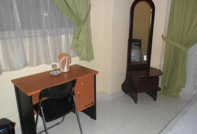 Chambre Triple Basique, Mccarthy Guesthouse