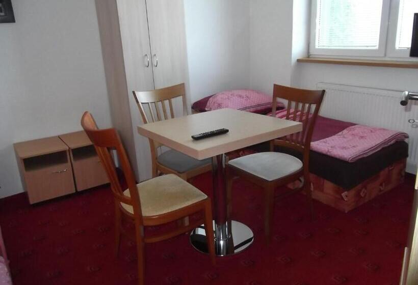 اتاق استاندارد سه نفره, Penzion Apartmány Zlín