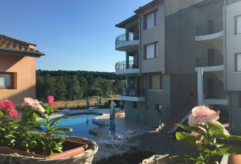 Апартаменты 1 Спальня с Балконом, Dream Bay Family