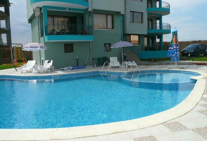 Апартаменты 1 Спальня с Балконом, Dream Bay Family