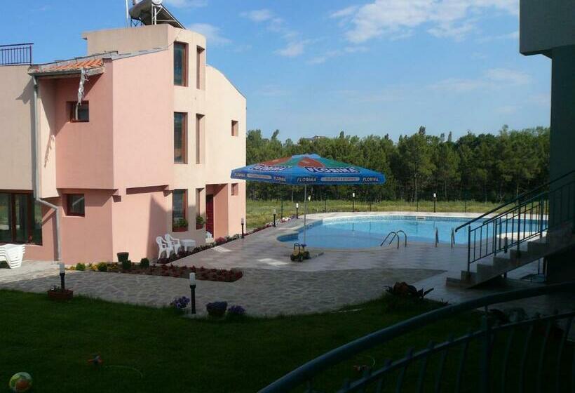 Апартаменты 1 Спальня с Балконом, Dream Bay Family