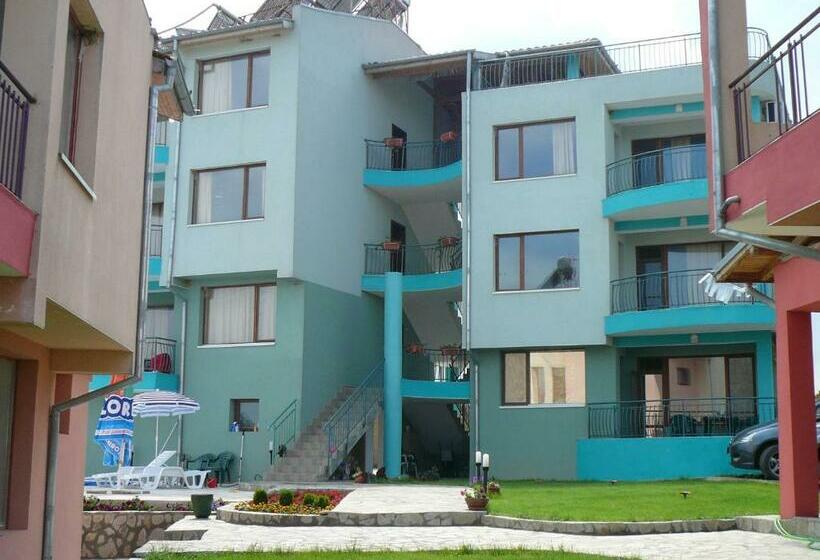 Апартаменты 1 Спальня с Балконом, Dream Bay Family