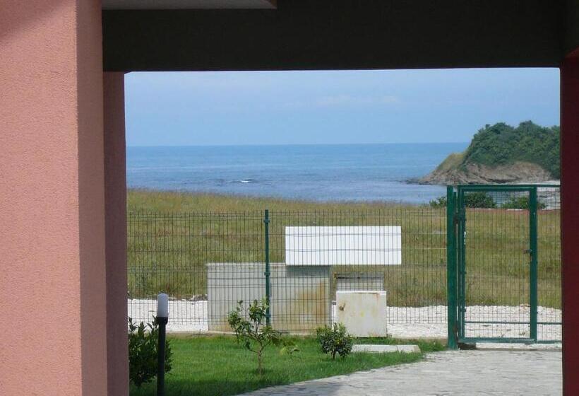 Апартаменты 1 Спальня с Балконом, Dream Bay Family