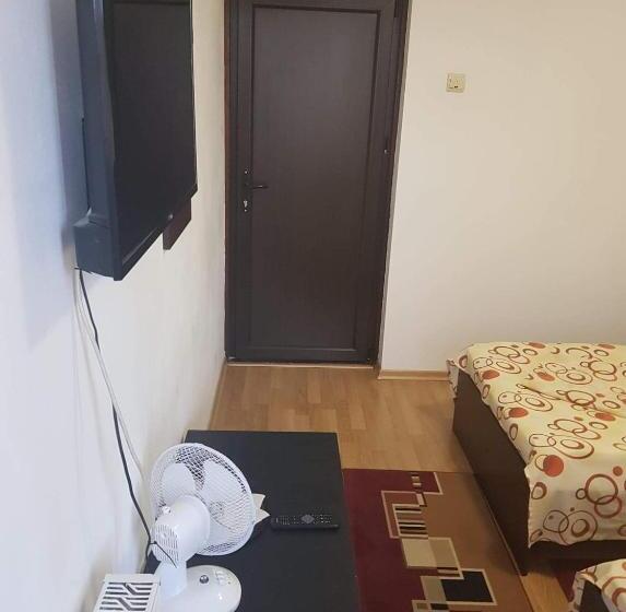 اتاق استاندارد با سرویس بهداشتی مشترک, Casa Stela