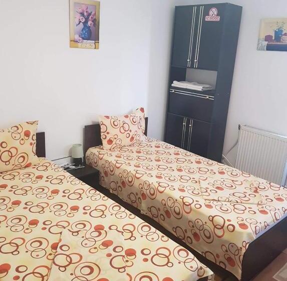 اتاق استاندارد با سرویس بهداشتی مشترک, Casa Stela