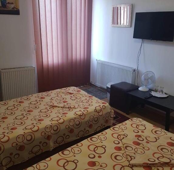 اتاق استاندارد با سرویس بهداشتی مشترک, Casa Stela