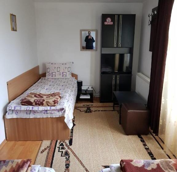 اتاق استاندارد سه تخته با سرویس بهداشتی مشترک, Casa Stela
