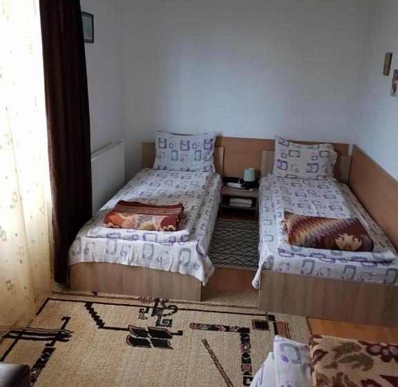 اتاق استاندارد سه تخته با سرویس بهداشتی مشترک, Casa Stela