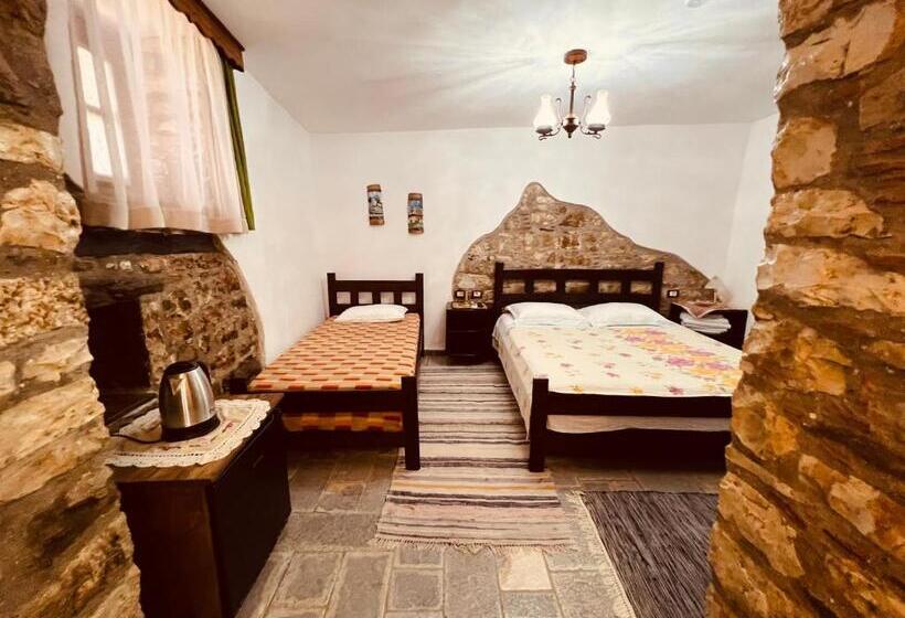 חדר משפחתי, Kris Guesthouse