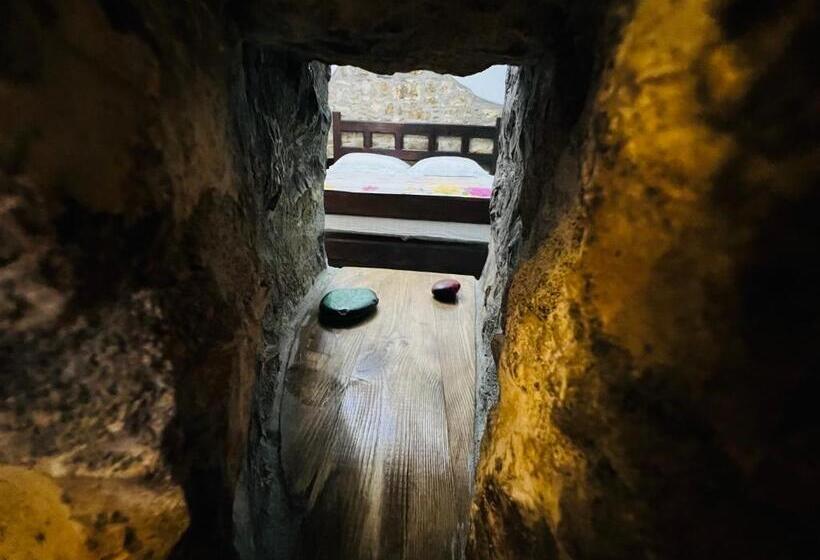 חדר משפחתי, Kris Guesthouse