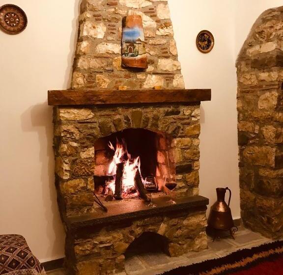 חדר משפחתי, Kris Guesthouse