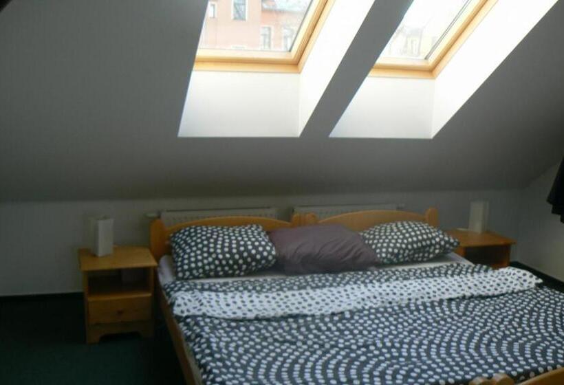 استودیوی استاندارد, Penzion Na Vápence