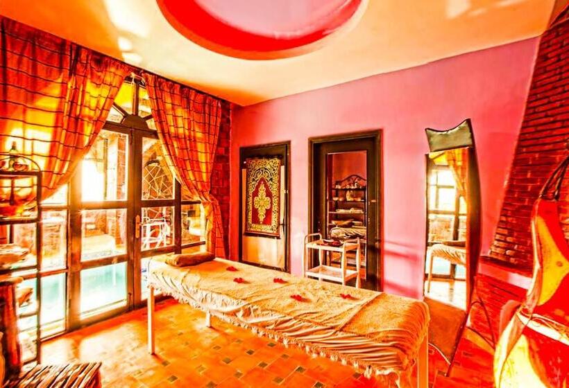 سوییت جونیور, Jad Auberge