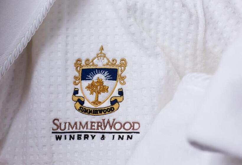 سوئیت با تخت بزرگ, Summerwood Inn