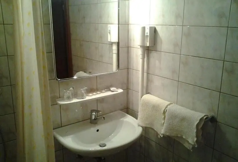 اتاق استاندارد سه نفره, Guest House Arvaj
