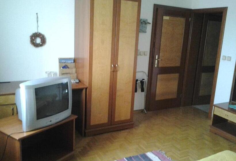 اتاق استاندارد سه نفره, Guest House Arvaj