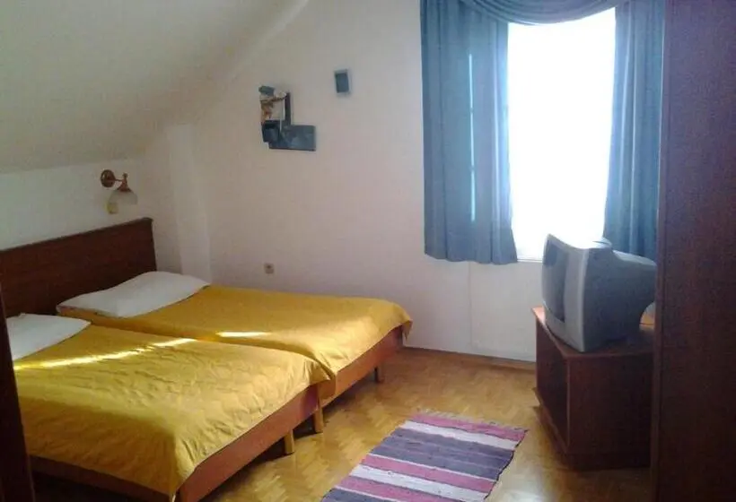 اتاق استاندارد سه نفره, Guest House Arvaj