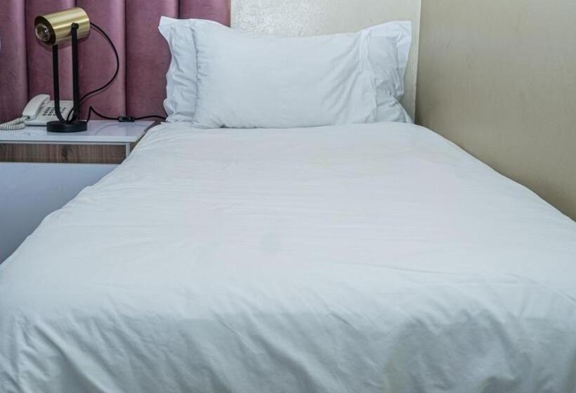 ファミリールーム, Henry George Guest House