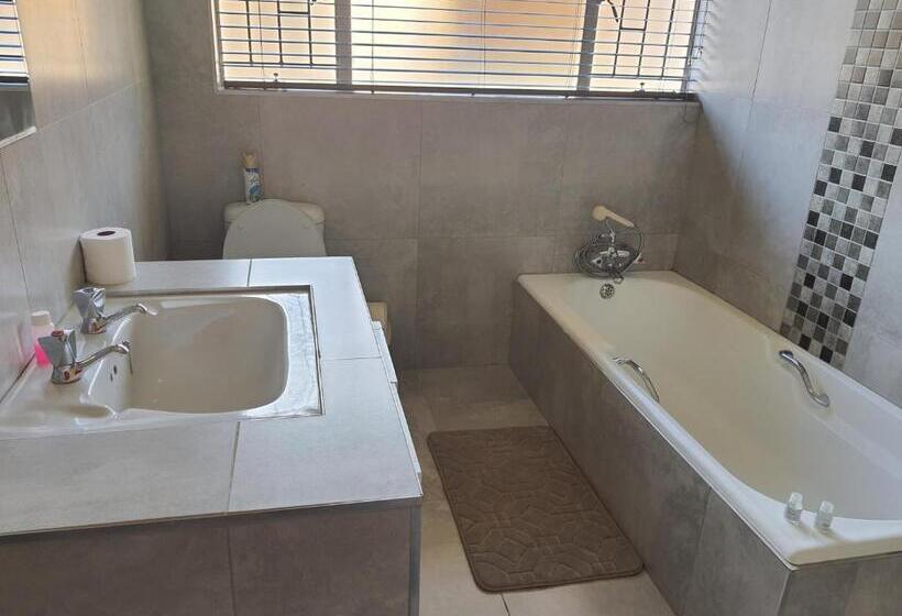 标准间, Housemartin Guest House