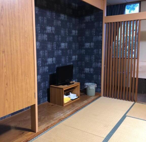 اتاق استاندارد با سرویس بهداشتی مشترک, Petit Hotel Yukikkoso
