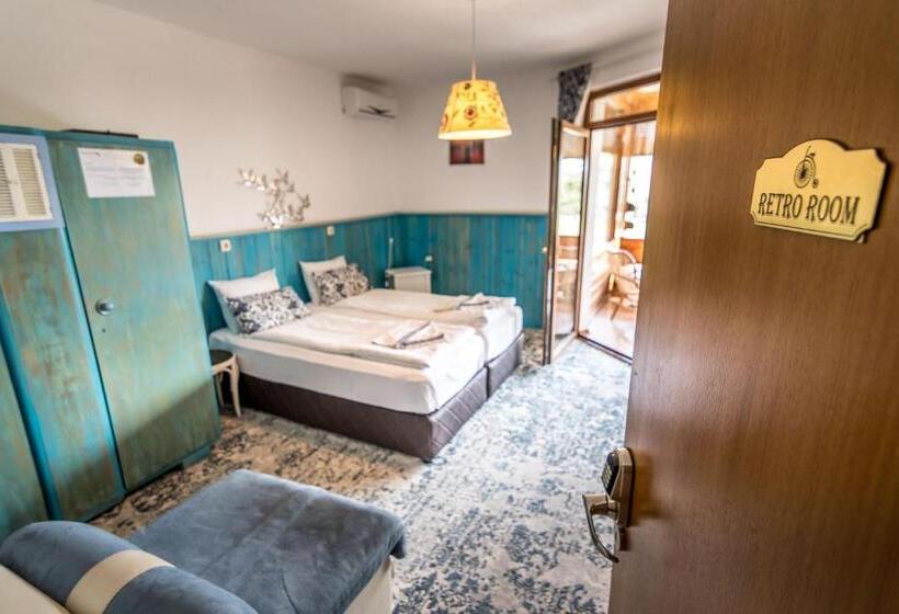 اتاق استاندارد سه تخته با بالکن, Tihiat Kut Complex