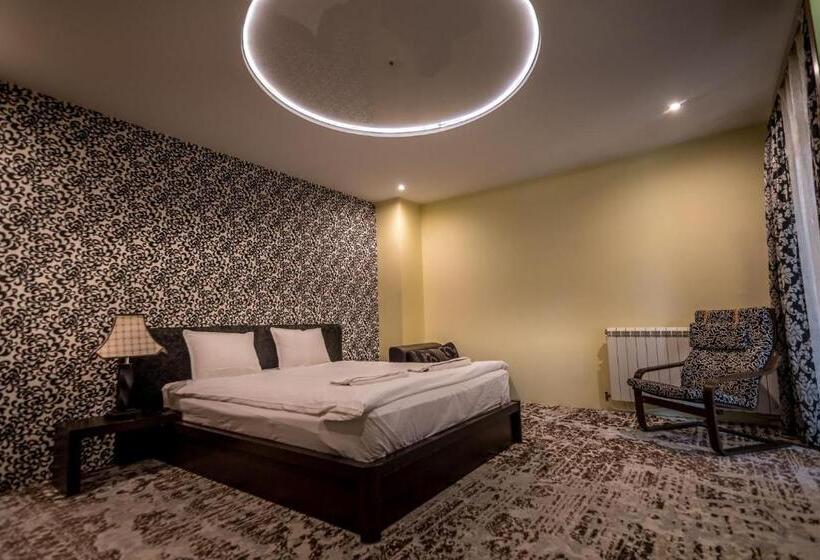 اتاق استاندارد سه تخته با بالکن, Tihiat Kut Complex