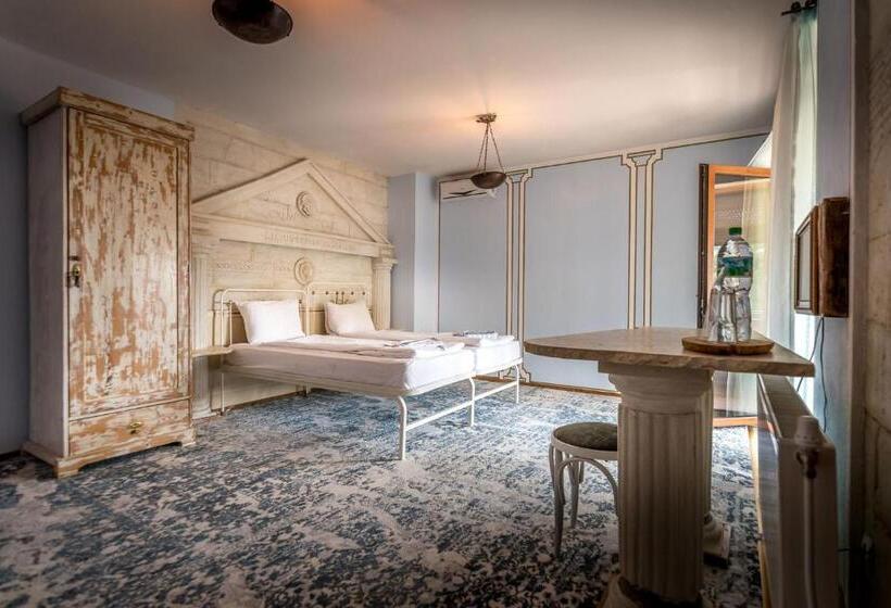 اتاق خانوادگی, Tihiat Kut Complex