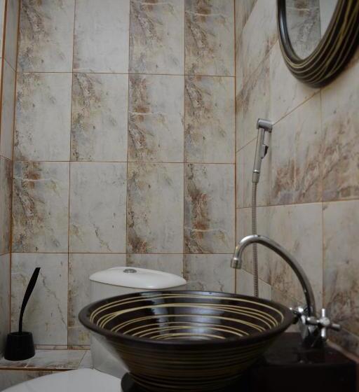 اتاق خانوادگی, Tihiat Kut Complex