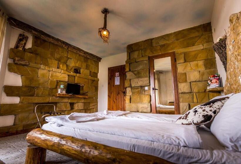 اتاق خانوادگی, Tihiat Kut Complex