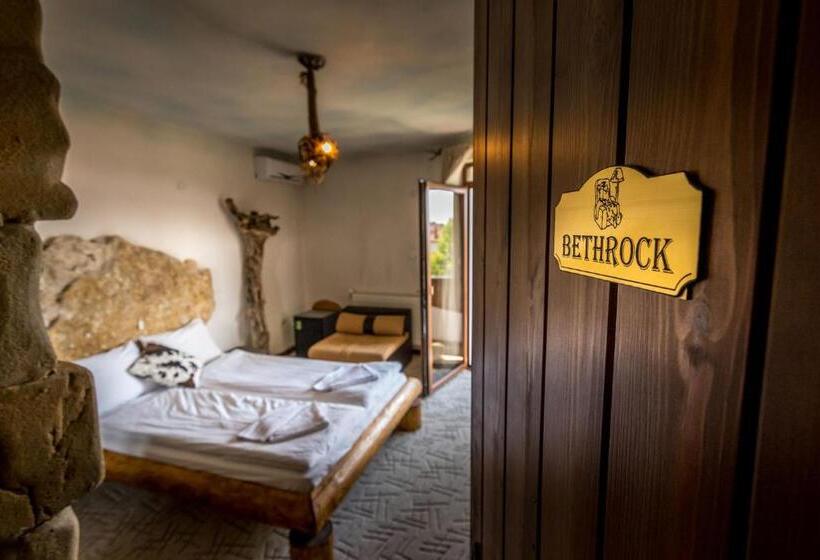 اتاق خانوادگی, Tihiat Kut Complex