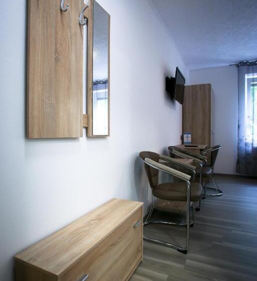 חדר סטנדרט לשלושה, Ubytování V Brně Schodová