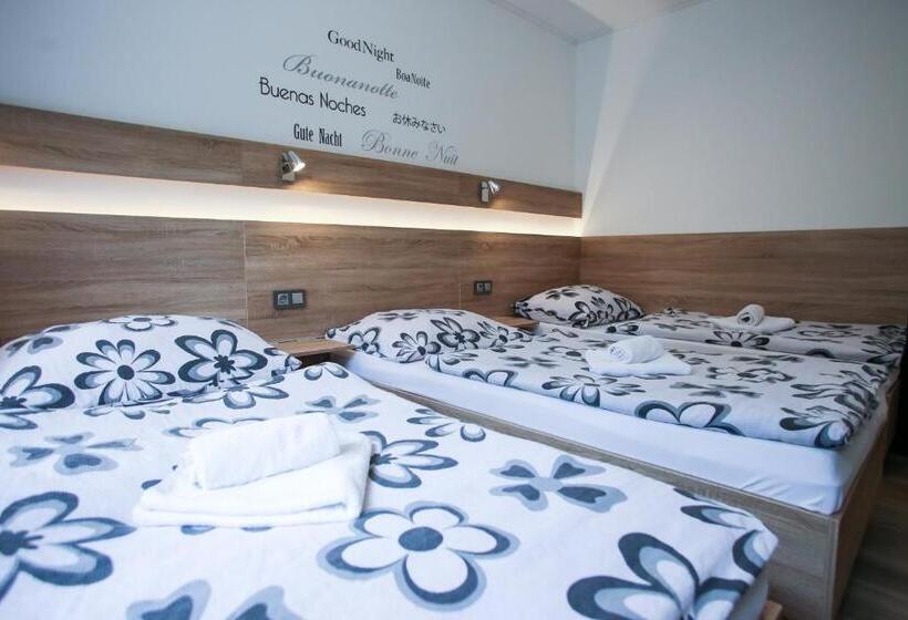 חדר סטנדרט לשלושה, Ubytování V Brně Schodová