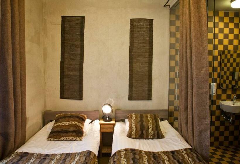 اتاق استاندارد, Two Wheels