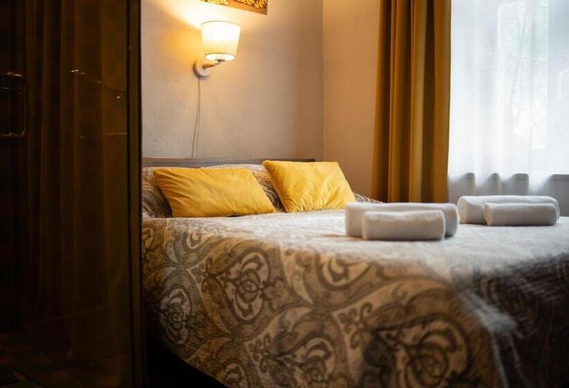 اتاق استاندارد, Two Wheels