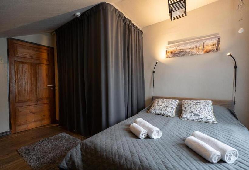 اتاق استاندارد, Two Wheels