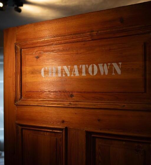 اتاق استاندارد سه نفره, Two Wheels