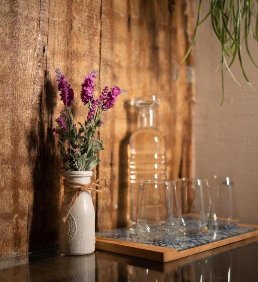 اتاق استاندارد سه نفره, Two Wheels