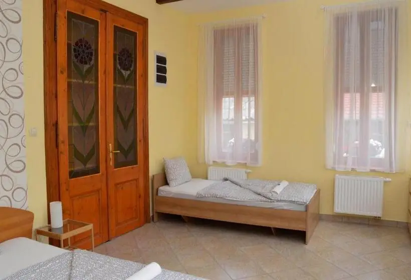 Standard Kolmen Hengen Huone, Mediterrán Vendégház